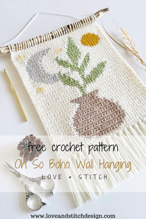 Introducing the new free pattern on the Love & Stitch blog The Oh So Boho Wall Hanging! #crochet #crochetpattern #crochetthatpattern #crochetdesign #crochetlove #crochethomedecor #crochetprojects #crochetpatternfree Macrame Crochet, Crochet Wall Art, Crochet Filet, Crochet Wall Hangings, Pola Amigurumi, Tapestry Crochet Patterns, Crochet Lessons, Crochet Home Decor, Boho Wall Hanging