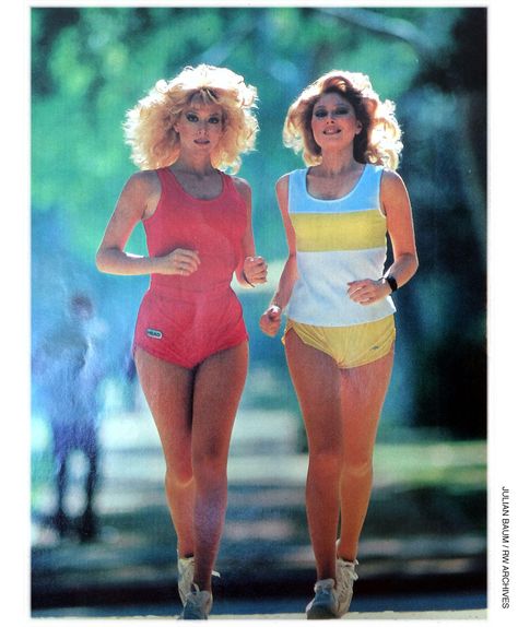 50 Years of Dubious Running Fashion  http://www.runnersworld.com/50th-anniversary/50-years-of-dubious-running-fashion?cid=soc_Runner's%2520World%2520-%2520RunnersWorld_FBPAGE_Runner%25E2%2580%2599s%2520World__RunningGear Dolfin Shorts, Judy Landers, Running Inspo, Running Design, Estilo Swag, Running Track, Smaller Waist, Kids Running, Female Actresses