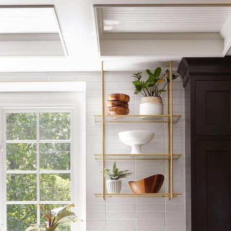 Megan Temple on Instagram: "Brass hood + Brass shelving = dream✨  I’ve been loving mixing in brass bistro shelving in our designs lately.  It’s a fresh take on open shelving.   📸: @jliautaudphoto   #bistroshelving #brassshelves #openshelving #shelfie #brasshood #customhood #kitchengoals #kitchendetails" Brass Hood, Bistro Shelving, Brass Shelving, Home Decor Men, Brass Shelves, Floating Shelves Kitchen, Brass Kitchen, Kitchen Shelves, Open Shelving