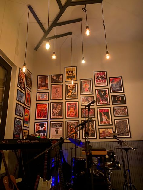 Music Room Lights, Cafe With Stage, Small Music Venue Design, Podcast Room Aesthetic, Open Mic Night Aesthetic, Open Mic Aesthetic, Music Business Aesthetic, Open Mic Stage, Music Bar Design