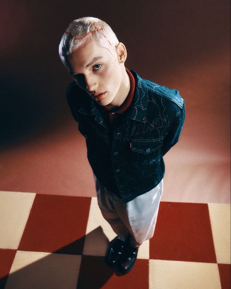 male fashion editorial genz set design photography boy bleached head pattern design checkered board Men Fashion Photoshoot, Male Portrait Poses, Fashion Portrait Photography, Studio Photoshoot Ideas, Studio Photography Fashion, Portrait Editorial, Studio Portrait Photography, Mens Photoshoot Poses, Male Models Poses