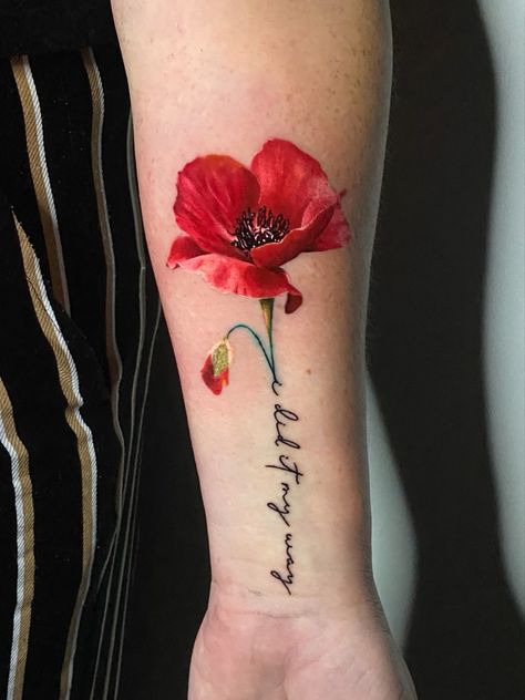 Colar Bone Tattoo Poppy, Red Orange Poppy Tattoo, Tattoo Of Poppy Flower, Realism Poppy Tattoo, Poppyseed Flower Tattoo, Tattoo Ideas Poppy Flower, Poppy Collar Bone Tattoo, Red Poppies Tattoo, Poppie Tattoos