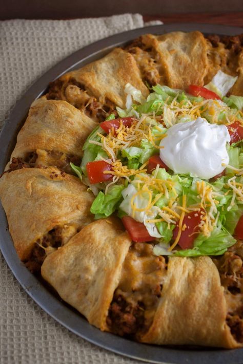 Easy Taco Ring — Lauren Lane - dinner ideas easy quick Taco Crescent Ring, Taco Ring Recipe, Crescent Roll Taco, Crescent Rings, Crescent Roll Recipes Dinner, Taco Ring, Crescent Recipes, Crescent Ring, Taco Pizza