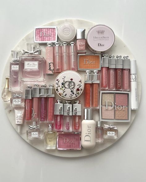 Koleksi Makeup, Alat Makeup, Dior Lip Glow, Makeup Bag Essentials, Basic Makeup, Makeup Aesthetic, Makeup Needs, Fancy Makeup, Dior Makeup