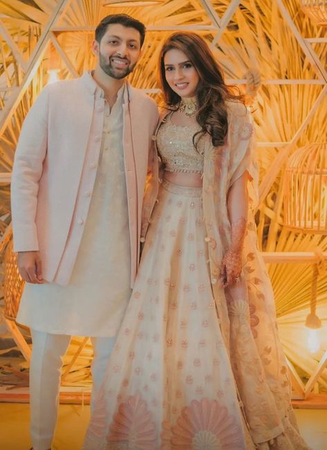 Roka Outfits For Couple, Roka Outfits For Groom, Celebrity Engagement Outfits, Engagement Clothes For Couple Indian, Indian Couple Engagement Outfit, Mehendi Outfit For Groom, Reception Groom Outfit Indian, Engagement Dress For Bride And Groom, Roka Outfits For Bride