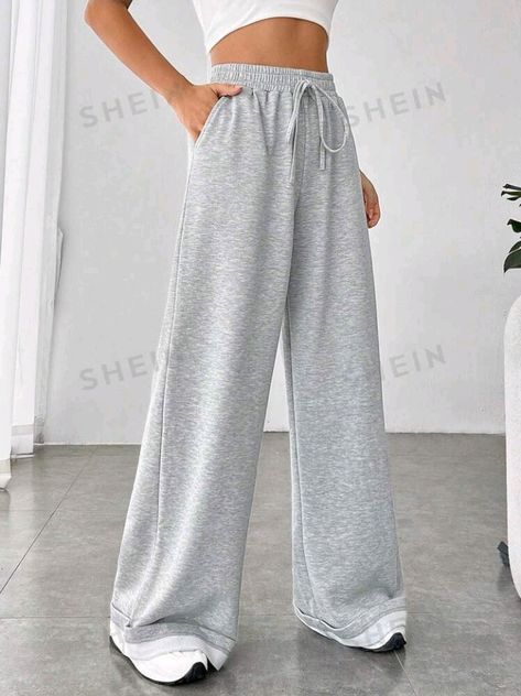 Sweet Pants, Jogging Outfit, Campus Outfit, Moroccan Kaftan, Uni Outfits, Pants Women Fashion, Outfit Hijab, Clothing Photography, Swaggy Outfits