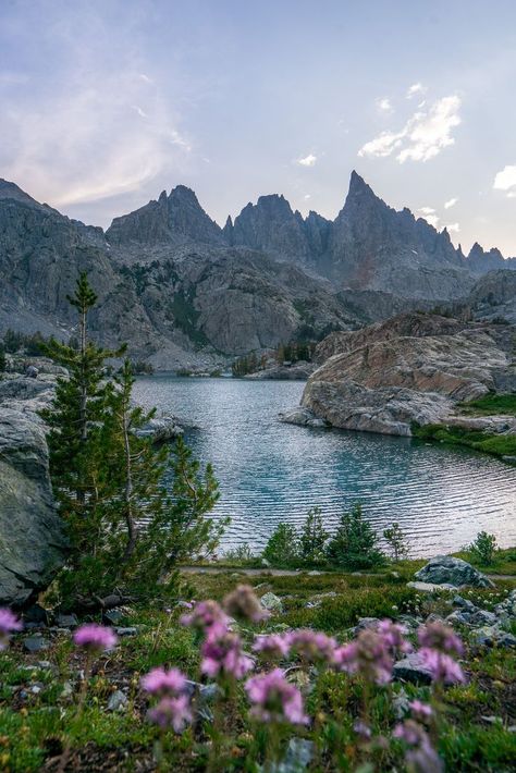 Backpacking to minaret lake in the eastern sierra california. Inyo national forest. Inyo National Forest, Eastern Sierras, Backpacking Guide, Travel Creative, Backpacking Trips, Backpacking Trip, The Great Lakes, Mini Moon, Alpine Lake