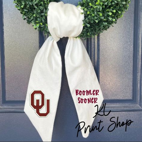 OU Wreath Sash! Handwash. No Monogram Blank: This is the sash only there will not be a design on either side Both Sides Embroidered: as pictured Wreath Sash Front Door, Bow For Door, Front Door Bow, Alabama Wreaths, Game Day Gift, Personalized Sash, Wreath Sash, Door Bow, Boomer Sooner