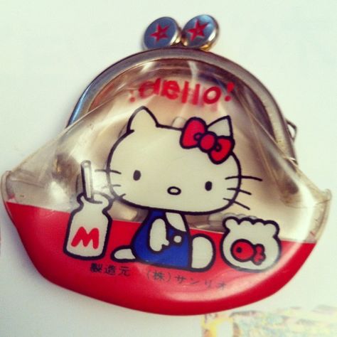 The original Hello Kitty coin purse from 1974! Candy Stars, Cat Coin Purse, Making Cookies, Cute Coin Purse, Cat Purse, Cute Wallets, Hello Kitty Items, Pencil Boxes, Coin Wallet