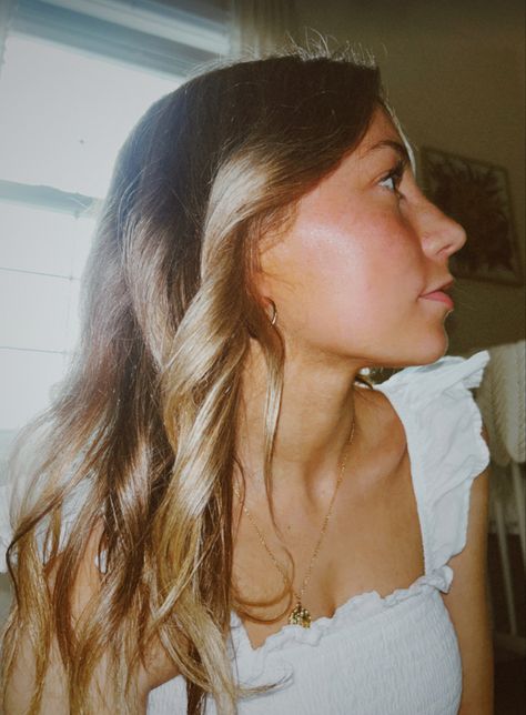 Side profile. Honey Blonde hair. Curled hair. White top. Gold jewelry. Vintage camera look. Girl. Teen. Aesthetic. Old money aesthetic Pointy Nose Side Profile, Noses Side Profile, Bad Side Profile, Nose Side Profile, Beautiful Side Profile, Perfect Side Profile, Side Profiles, Pretty Nose, Types Of Siding