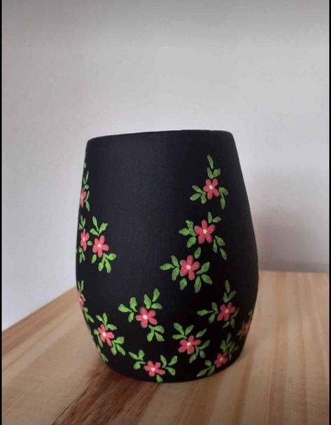 home decor ideas flower pot Plant Pot Design, Flower Pot Art, Pot Painting, Pot Design, Plant Pot Diy, Flower Pot Design, Painted Pots Diy, Painted Plant Pots, Painted Clay Pots