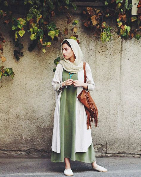 Tehran Street Style, Women Street Style, Street Hijab, Persian Women, Iranian Fashion, Mode Hijabi, Persian Fashion, Street Hijab Fashion, Iranian Women Fashion