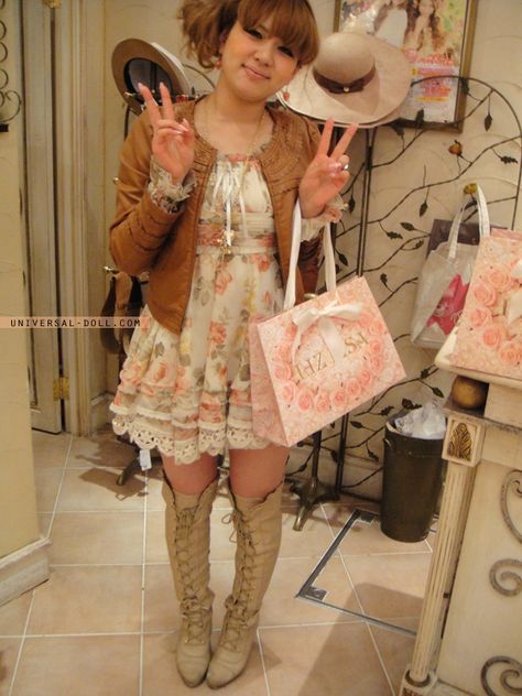 Egoist, Liz Lisa, Rojita and Murua shop staff pictures. Enjoy the styles from various gal brands. Y2k Brown Outfit, Staff Pictures, Roma Gyaru, Himekaji Gyaru, Onee Gyaru, Manba Gyaru, Gyaru Girl, Gyaru Outfit, Himekaji Outfits