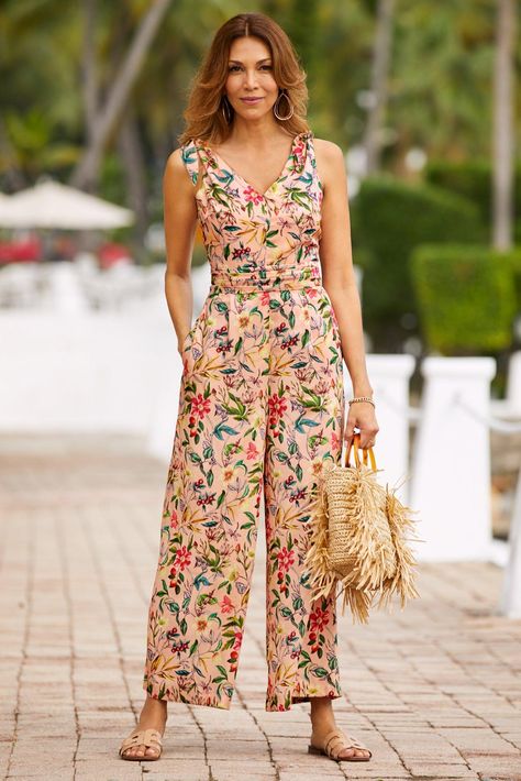 Floral Jumpsuit Outfit Summer, Floral Jumpsuit Outfit, Women Jumpsuit Outfits, Jumpsuit Outfit Summer, Summer Jumpsuit Outfit, Jumpsuits For Women Casual, Jumpsuit Pattern Sewing, Rompers Womens Jumpsuit, Unique Clothes For Women