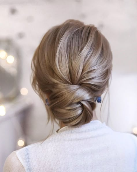 Wedding Updo For Straight Hair, Wedding Styles For Fine Hair, Wedding Guest Updo Short Hair, Parisian Updo, Bridal Bun How To, Long Hair Styles For Bridesmaids, Wedding Hair Simple Updo, Wedding Updos For Medium Hair Bridesmaid, Simple Wedding Updos For Medium Hair