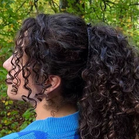 Sophie Marie on Instagram: "Looking for a thicker, longer ponytail? Be sure to save this video✅ @sophiemariecurly Upgrade your ponytail with this quick & easy curly hairstyle ⏰✨Banana clip is from @clairesstores & amazon 🏷️ tag your curlfriends who need quick and easy curly hairstyle inspo 🥰 🍁 #curlyhairgoals #hairtutorial #hairstyle #curlyhairstyle" Curly Hair Banana Clip, Curly Hair Banana Clip Hairstyles, Banana Clip Curly Hair, Curly Hair High Ponytail, Ponytail Curly Hair, Banana Clip Hairstyles, Curly Hair Ponytail, Banana For Hair, Oc Inspiration