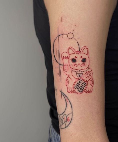 Cute Lucky Cat Tattoo, Japanese Style Tattoo Small, Japanese Cat Tattoo Design, Japan Cat Tattoo, Lucky Cat Tattoo Small, Chinese Cat Tattoo, Japanese Lucky Cat Tattoo, Japanese Cat Tattoo, Maneki Neko Tattoo