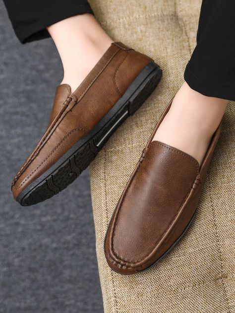 Brown Loafers Men Outfit, Brown Loafers Men, Loafers With Jeans, Office Shoes Men, Mens Dress Shoes Guide, Loafers Men Outfit, Loafers With Socks, Shoes Guide, Backless Loafers