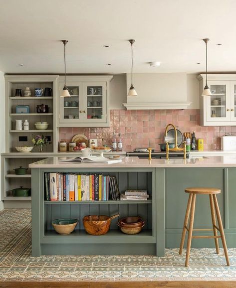 Victorian House Renovation, Green Kitchen Island, Dark Green Kitchen, Sage Green Kitchen, Green Kitchen Cabinets, Kitchen Inspiration Design, Kitchen Diner, Green Kitchen, Decor Minimalist