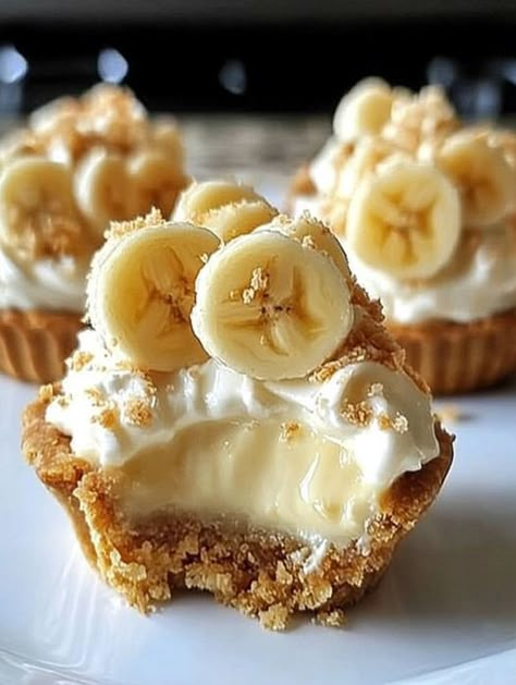 Banana Cream Pie Recipe, Banana Cream Pudding, Biscuits Graham, Homemade Custard, Mini Bananas, Cream Pies, Cream Pie Recipes, Banana Dessert, Banana Cream Pie