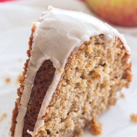 Apple Spice Bundt Cake with a Vanilla Glaze Cake With Apple Pie Filling, Apple Spice Bundt Cake, Apple Spice Cake Recipe, Spice Bundt Cake, Easy Apple Cake, Apple Spice Cake, Spice Cake Recipes, Diy Easy Recipes, Thanksgiving Desserts Easy