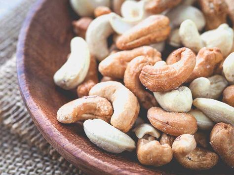 Cashew Milk Benefits, Cashew Allergy, Cashews Benefits, Homemade Cashew Milk, Spicy Cashews, Milk Benefits, Nutrition And Health, Herbal Teas Recipes, Food Substitutions