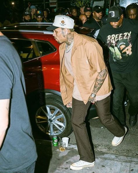 Chris Brown Outfits 2023, Chris Brown Fits, Chris Brown 2023, Breezy Aesthetic, G Eazy Style, Soft Boy Outfits, Pack Workout, Chris Brown Outfits, Sporty Outfits Men