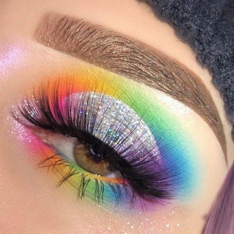 15 Rainbow Makeup Looks To Show Your Pride - Society19 Rainbow Eye Makeup, Silver Eye Makeup, Make Up Designs, Rainbow Eyeshadow, Red Eye Makeup, Mekap Mata, Rainbow Eyes, Pride Makeup, Rainbow Makeup