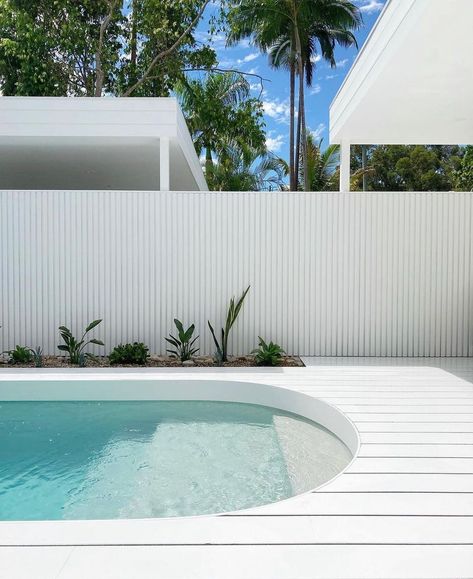 Beth McKenzie on Instagram: “Fresh & clean. . The exterior design & landscaping of our pool area was completed this week & our pool is finally ready for business 💦.…” Mini Piscina, Outdoor Pool Area, Sunshine Beach, Pool Landscape Design, Pool Cabana, Small Pool Design, Outdoor Living Design, Backyard Pool Landscaping, Modern Pools