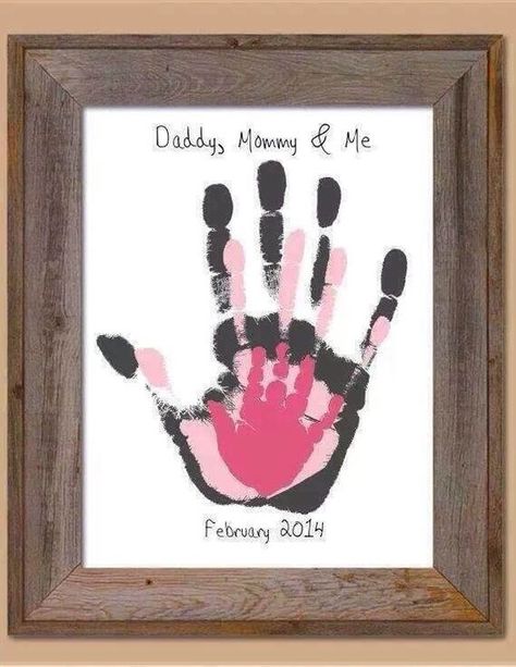 Vom Avea Un Copil, Perlengkapan Bayi Diy, Hand Print Art, Family Hand Prints, New Baby Crafts, Diy Bebe, Handprint Art, Homemade Baby, Baby Diy