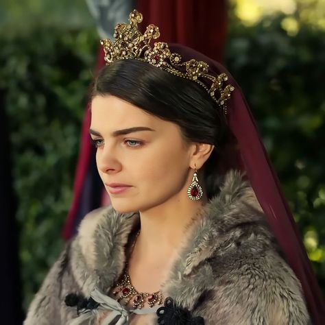 Sultana Mihrimah, Mihrimah Sultan, Kösem Sultan, Hurrem Sultan, Wealthy Women, Old Dresses, Magnificent Century, Makeup Looks Tutorial, Alexandra Daddario