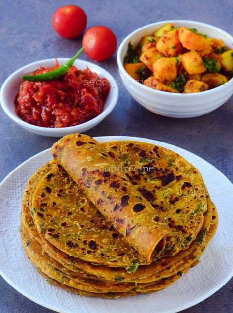 Methi thepla - a wholemeal Indian bread made from fenugreek leaves(Methi),widely eaten in the western state of Gujarat  #thepla #methi Dal Roti, Thepla Recipe, Methi Thepla, Appetizer Recipes Vegetarian, Methi Paratha, Tiffin Recipes, Indian Bread Recipes, Methi Recipes, Indian Breads