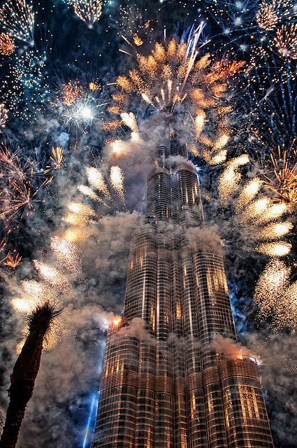 Fireworks Firing Off Burj Khalifa, Tallest Building in The World Armani Hotel Dubai, Dubai Resorts, Underwater Hotel, Dubai Holidays, New Year Fireworks, Burj Al Arab, Most Luxurious Hotels, Dubai Hotel, Visit Dubai