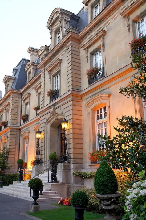 Saint James Paris - Relais & Chateaux, Paris Saint James Paris, Belgian Pearls, Houses Exterior, Wayne Manor, Chateau Hotel, Hotel Building, Interesting Buildings, Luxury Boutique Hotel, Napoleon Iii