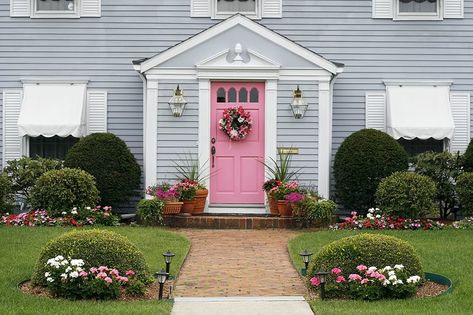 10 Best Front Door Colors for Gray House - Homenish Bold Front Door, Front Door With Screen, Best Front Door Colors, White Front Door, Pink Front Door, Best Front Doors, Front Door Makeover, Gray House, Farmhouse Front Door