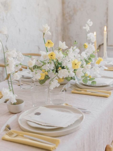 Growing Garden Wedding Inspiration | Adorn Magazine #weddingcenterpieces #yellowandwhiteweddingcenterpieces Teal Wedding Reception, Yellow And Teal Wedding, Growing Garden, Yellow And Teal, Natural Spring, Wedding Reception Flowers, Garden Wedding Inspiration, Bridal Guide, Teal Wedding