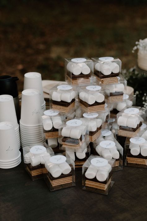 Camping Reception Wedding, Smores Bar Camping, Firepits At Wedding, Camping Wedding Decorations, Fall Camping Wedding, Boho Camping Wedding, Summer Camp Wedding Reception, Diy Camping Wedding, Bonfire Reception Ideas