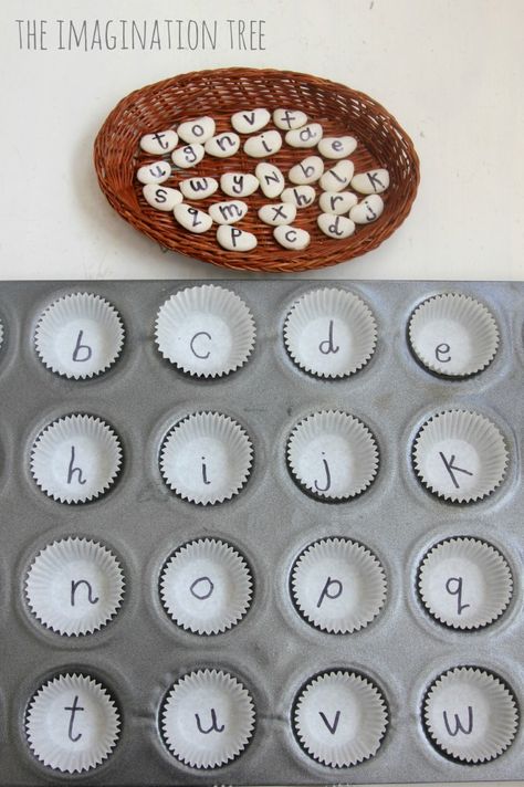 Alphabet beans literacy activity. Would also be a great activity for learning upper and lower case letters. Maluchy Montessori, Imagination Tree, Literacy Games, Preschool Literacy, Preschool Letters, Letter Activities, Aktivitas Montessori, Ann Marie, Alphabet Preschool