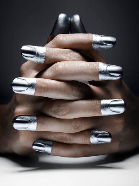 Silver.                                                                                                                                                      More Hand Fotografie, Silver Linings, Futuristic Fashion, Manicure Y Pedicure, Makeup Nails, Fun Nails, A Black, Body Art, Ongles