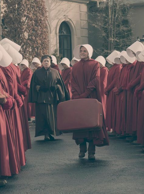 The Handmaid's Tale Book, A Handmaids Tale, Handmade Tale, Handmaids Tale, Sons Of Jacob, Elizabeth Moss, Joseph Fiennes, The Handmaid's Tale, Handmaid's Tale