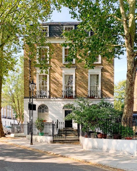 A Lady in London on Instagram. This house in Islington, London is beautiful. Islington is one of the best places in London to live. #islington #london #house Beautiful Neighborhoods, Best Places In London, London Walking Tours, London Neighborhoods, Islington London, London Buildings, London Houses, Walks In London, London Areas