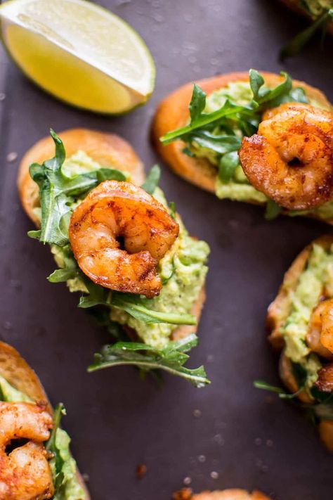 Garlic shrimp and avocado crostini are a fresh and delicious bite-size appetizer that will be a hit at any gathering or party! Avocado Crostini, Healthy Meals For Dinner, Shrimp And Avocado, Fresh Appetizers, Crostini Recipe, Meals For Dinner, Salt Lavender, Recipe Appetizers, Crostini Appetizers