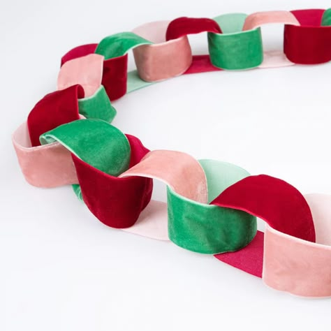 Velvet Christmas Garland – Meri Meri Chain Link Garland, Christmas Home Decorations, Velvet Christmas, Pink Christmas Decorations, Paper Chains, Christmas Interiors, Jolly Holiday, Christmas Inspo, Merry Little Christmas