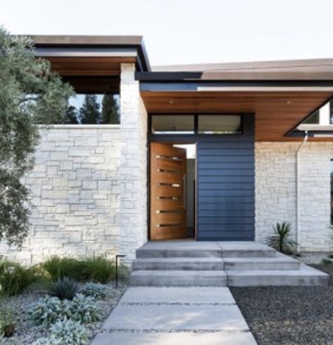 Stucco Front Porch Ideas, Unique Home Exterior, Entryway Exterior, Mid Century Modern Homes Exterior, Midcentury Modern Exterior, Home Exterior Design Ideas, Modern Exteriors, Oasis Springs, Ranch Houses