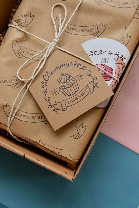 Brownies Gift Packaging, Brownies Packaging Ideas Diy, Aesthetic Cake Shop, Brownie Gift Packaging, Brownies Packaging Ideas Boxes, Postal Brownies, Brownie Delivery, Brownie Gift, Chunky Cookies