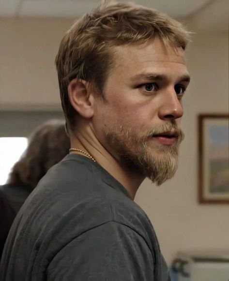 Charlie Hunnam Aesthetic, Charles Hunnam, Jax Teller, Corte De Cabelo Masculino, Charlie Hunnam, Sons Of Anarchy, Mens Hairstyles Short, 인물 사진, Robert Pattinson