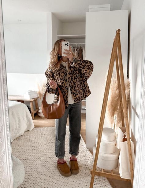 15 It-Girl Approved Outfits To Wear With Leopard Print Leopard Print Jacket Outfit, Leopard Jacket Outfit, Printed Tights Outfit, Print Jacket Outfit, Leopard Print Tights, Chica Chola, Comfy Summer Outfits, Leopard Print Outfits, Latina Outfits