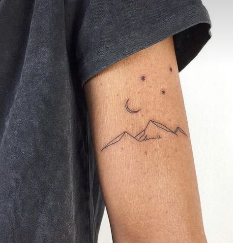 Unique Mountain Tattoo, Little Mountain Tattoo, Heathers Tattoo, Mountains Tattoo Design, Tato Idea, Fine Line Mountain Tattoo, Small Nature Tattoos, Minimalist Mountain Tattoo, Moutain Tattoos