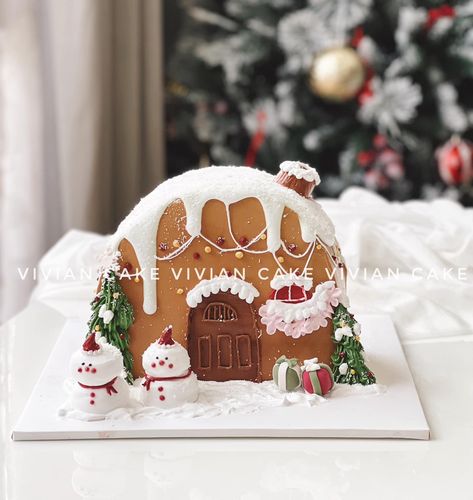 Crismas Cake, Christmas House Cake, Gingerbread House Cake, Cheesecake Christmas, Happy New Year Cake, Housewarming Cake, Present Cake, Christmas Themed Cake, Christmas Cookies Gift