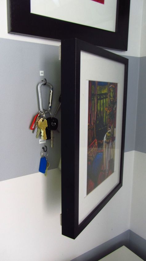 Key organizaton ideas - How do you keep your keys organized in your home?  #keyorganizationideas Hidden Key Storage, Storage Hacks Bedroom, Ikea Entryway, Diy Rangement, Tiny House Storage, Photo Deco, Crazy House, Hidden Key, Hemma Diy